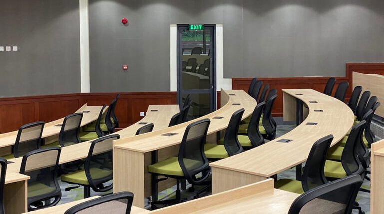 10 Reasons why Office Furniture retailers should also target Projects